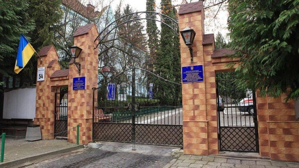 Львовской инфекционной больнице урезают финансирование: выживают ради земельного участка?