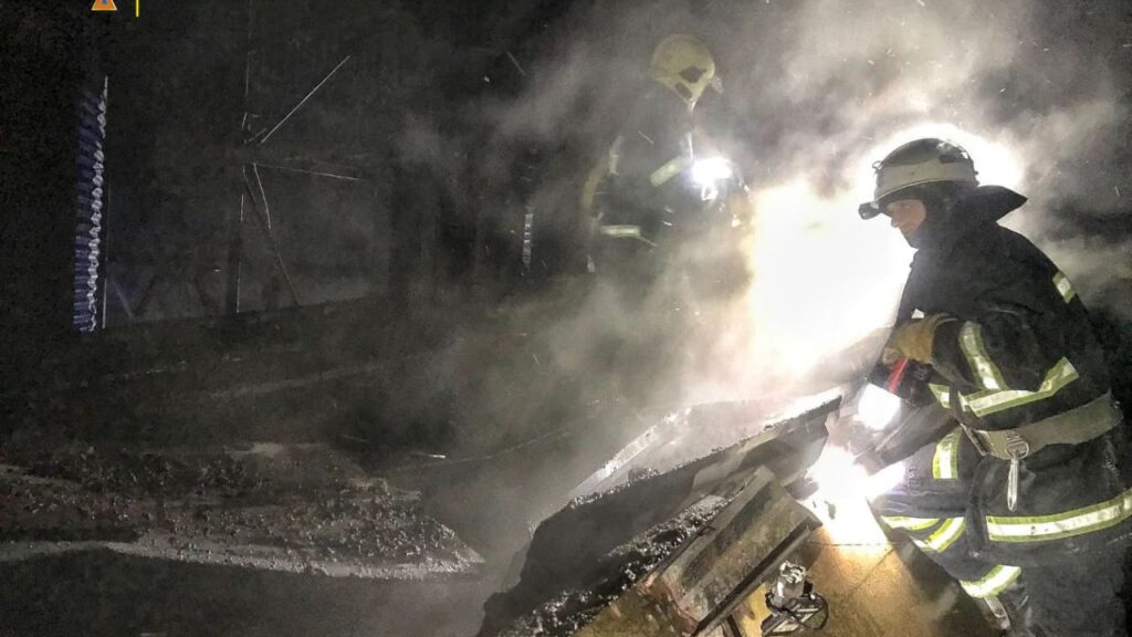 На аграрном предприятии загорелась сушилка с отходами подсолнечника