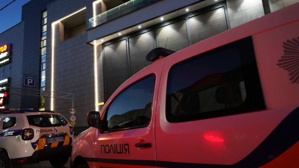 Во Львове псевдоминер требовал 20 млн долларов от 10 торговых