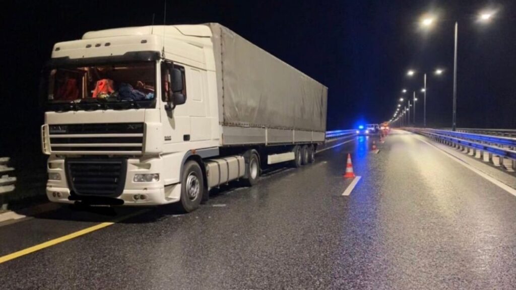 В Стрыйском районе автобус ударил полуприцеп: семь травмированных