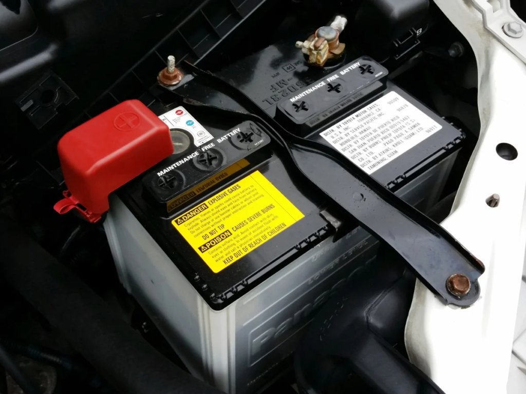 Как избежать разрядки аккумулятора во время длительной стоянки.