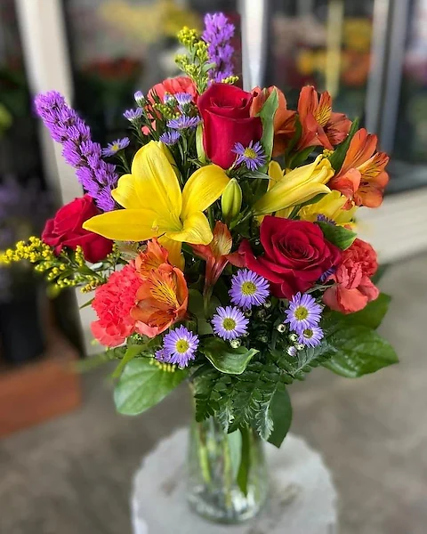 Доставка цветов в Каменском: кому это будет полезно