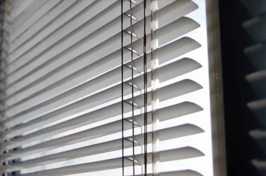 Жалюзі повертаються в моду: як обрати варіант під свій інтер’єр
