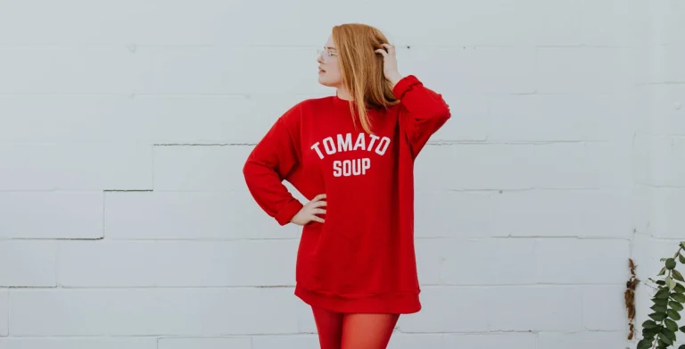 Мода на брендовані толстовки: як поєднати стиль і корпоративну символіку?