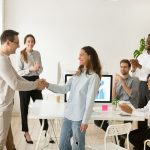 Як оригінально вітати друзів з святами: 15+ креативних ідей