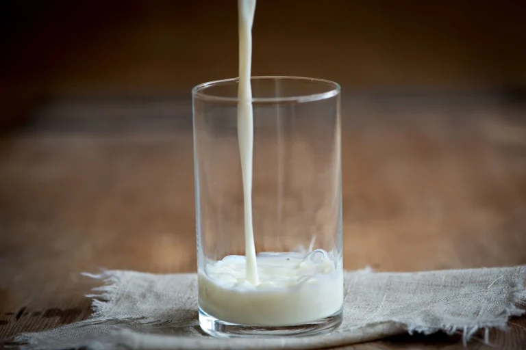 Що таке ультрапастеризація: як отримують молоко з тривалим терміном зберігання