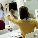 Екстернат і дистанційне навчання у 2025–2026: як українським школярам не втратити атестат і нерви