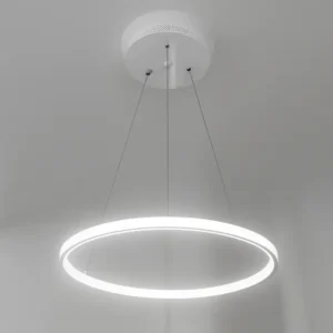 Элегантная белая люстра от PLAFON для вашей спальни