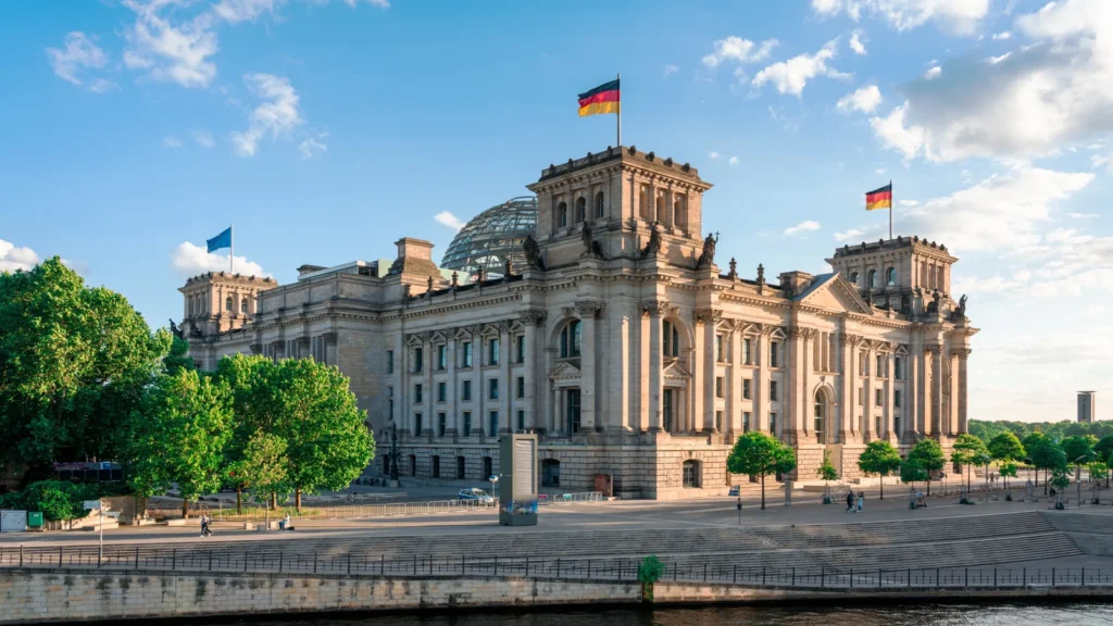 Zoll масово депортує опікунок з Німеччині?